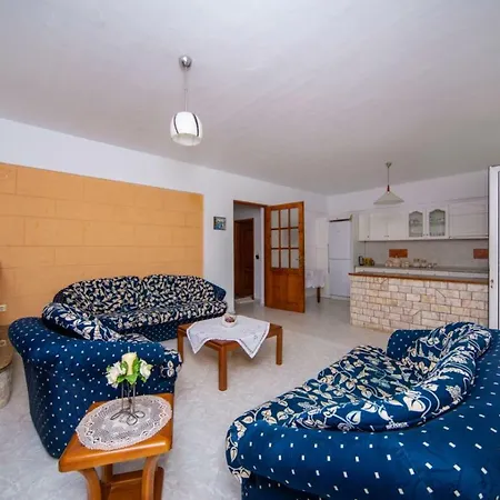 Stegnailion Apartment *